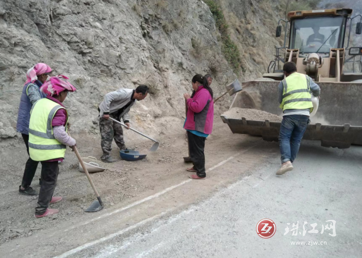 会泽县温泉村：开展道路交通安全隐患排查整治工作