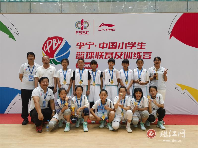 宣威市西宁街道靖外明德小学夺得云南省小学生篮球联赛总冠军
