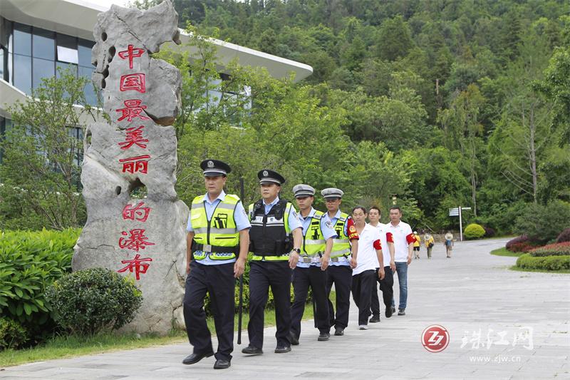 云南罗平：长底派出所启动暑期旅游警务 全力守护游客平安
