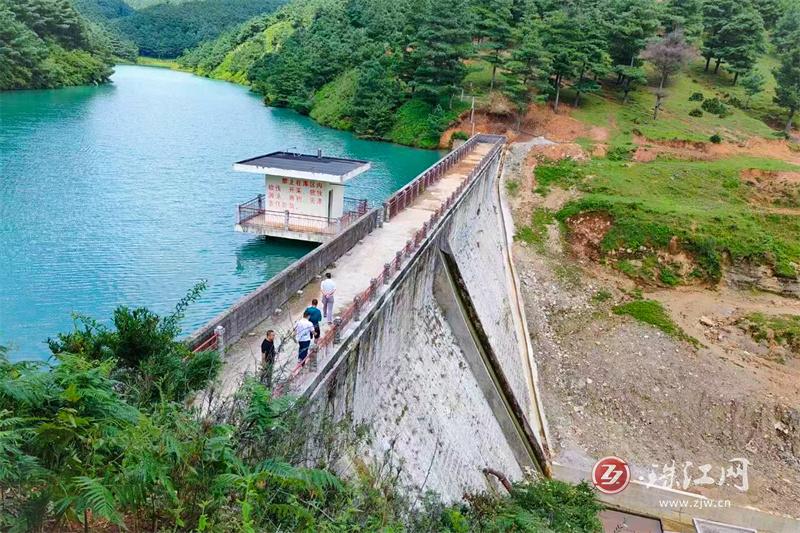 会泽县2座水库除险加固工程通过下闸蓄水验收