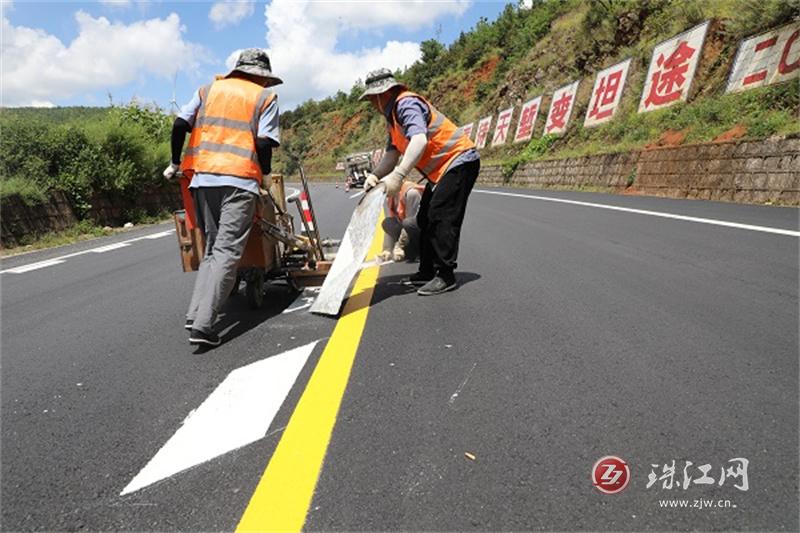 会泽公路分局：不惧高温“烤”验，以汗水书写公路担当