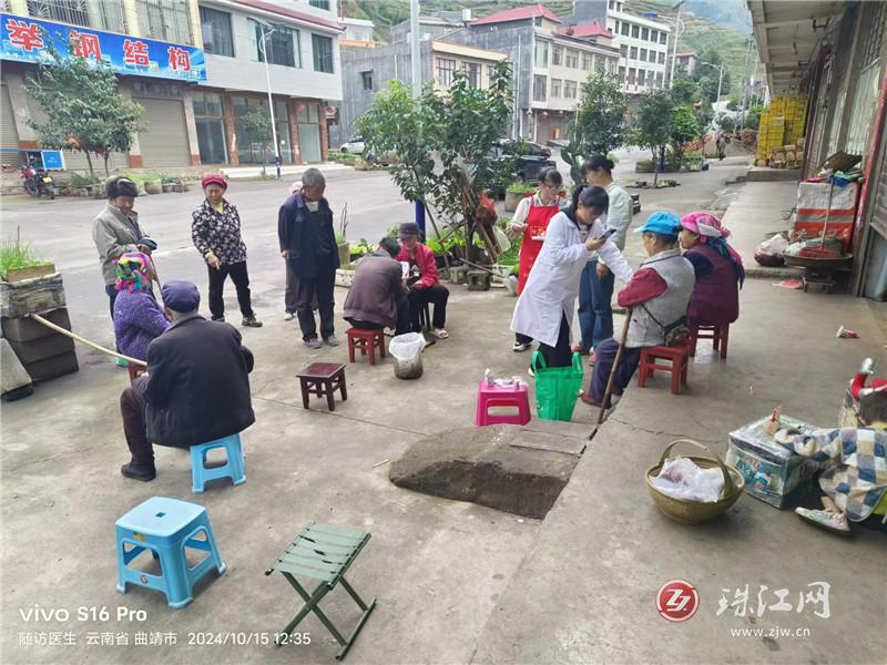 宣威市双河乡卫生院送医入村 助力乡村振兴