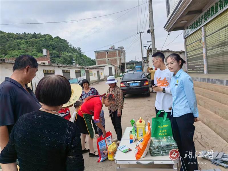 师宗邮政惠民服务让温暖触达每一角落