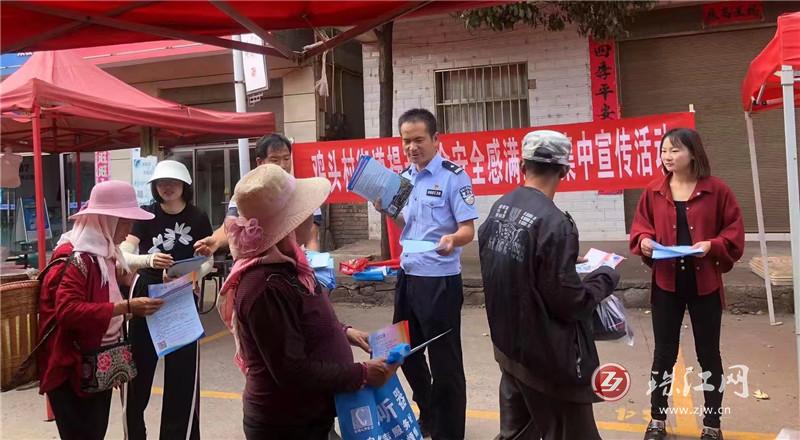 馬龍區(qū)雞頭村街道：踐行普法惠民厚植法治根基