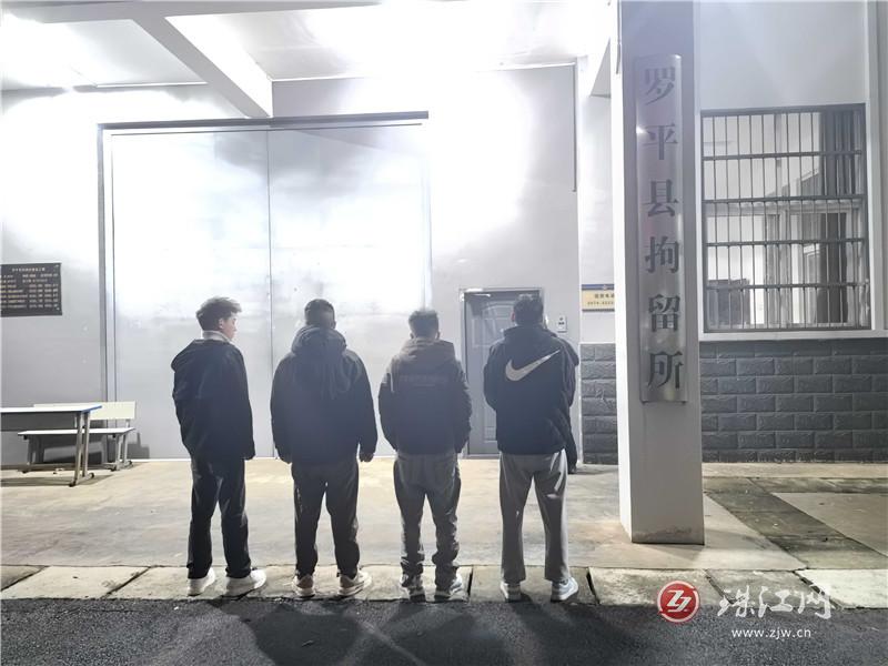 一男子砸車泄憤遇上巡邏民警,，結(jié)果……