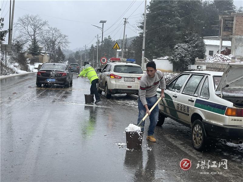 雨碌鄉(xiāng)“三個(gè)強(qiáng)化”積極應(yīng)對(duì)低溫雨雪天氣