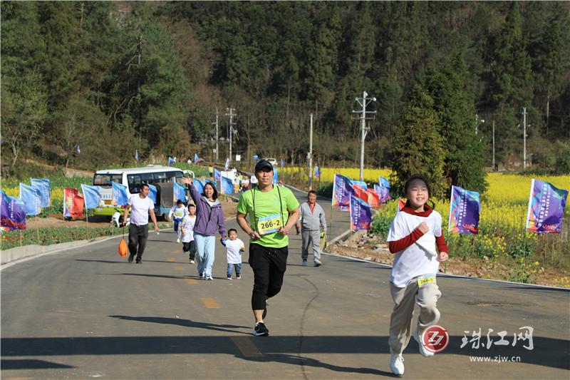 2025羅平板橋“春之花”越野跑開跑 在奔跑中感受春天