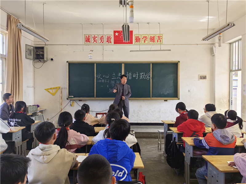 会泽县关工委赴娜姑镇石咀第二小学开展“收心立志、惜时勤学”专题授课