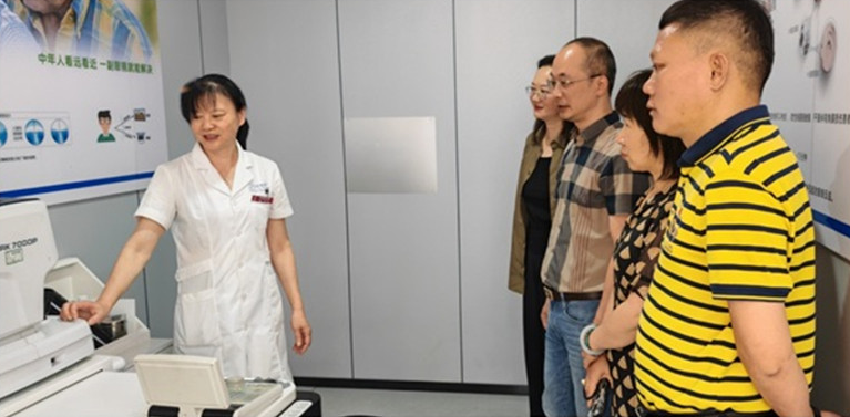 民建曲靖市委走访会员企业视际大光明眼镜有限公司 共商发展新篇