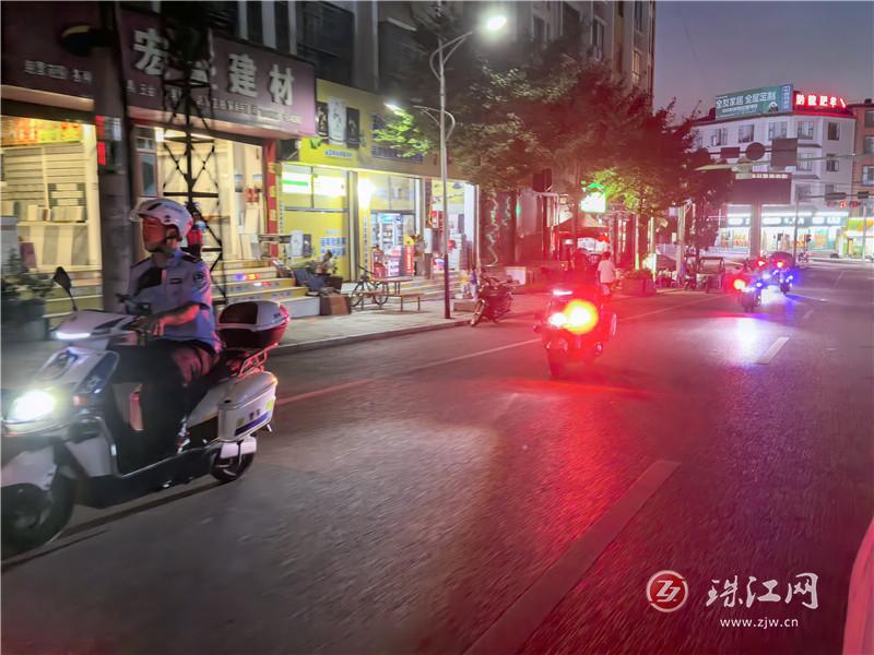 罗平县板桥镇：党建引领强根基“一村一辅警”筑牢平安防线