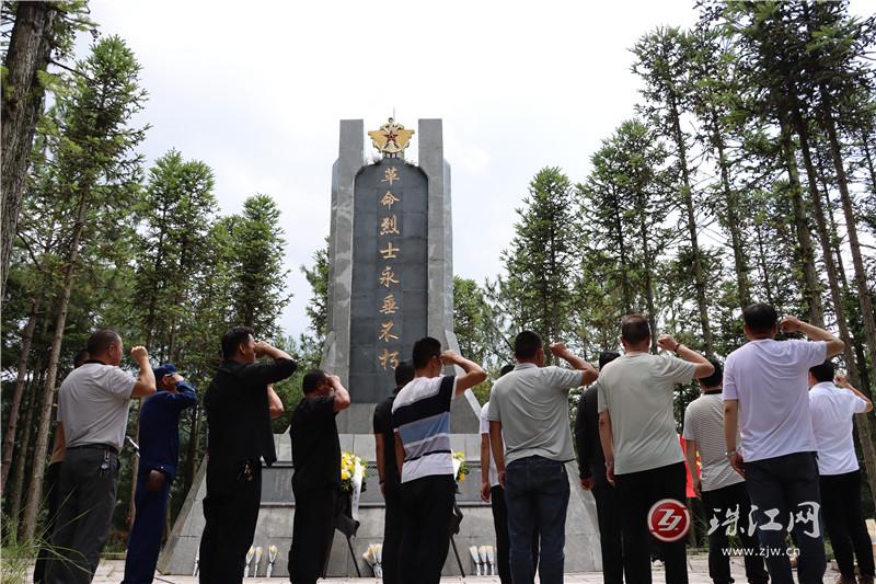 缅怀铁道兵英烈 传承红色基因——乐丰乡开展“八一”建军节主题活动