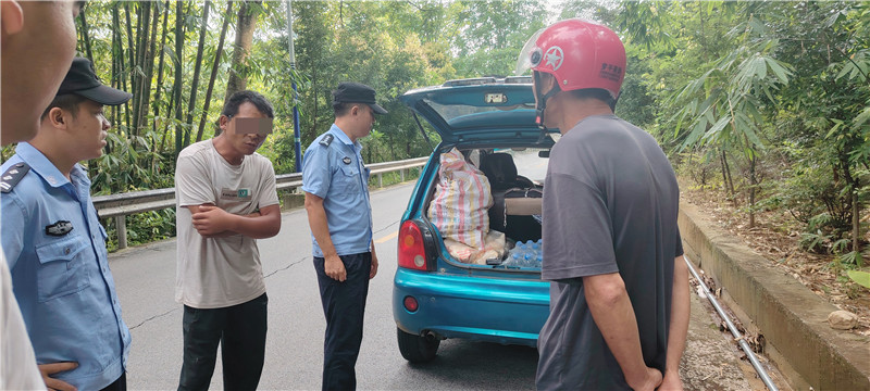 挖笋误越界 民警巧化解
