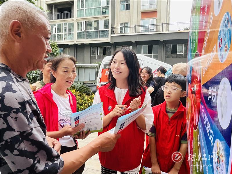 垃圾分类“进”社区 绿色生活“动”起来
