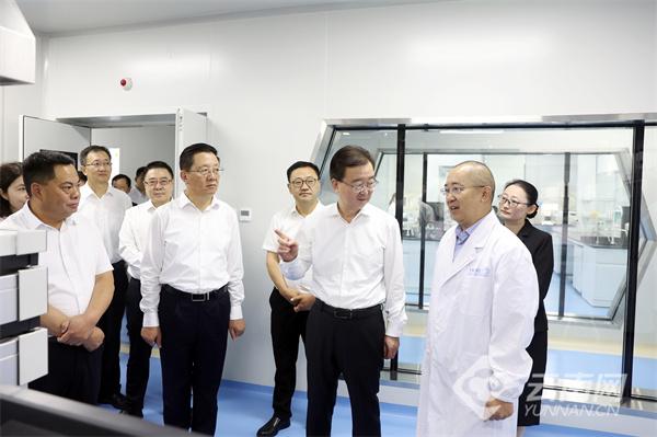 王宁王予波在医师节到来之际赴医疗卫生机构调研 向全省医疗卫生工作者致以节日问候