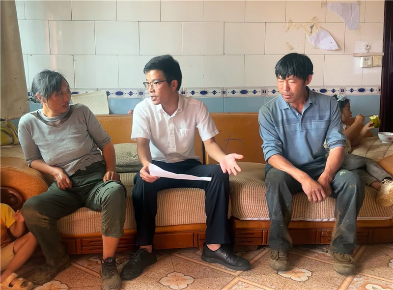 罗平农商银行阿鲁支行开展信用知识宣传活动
